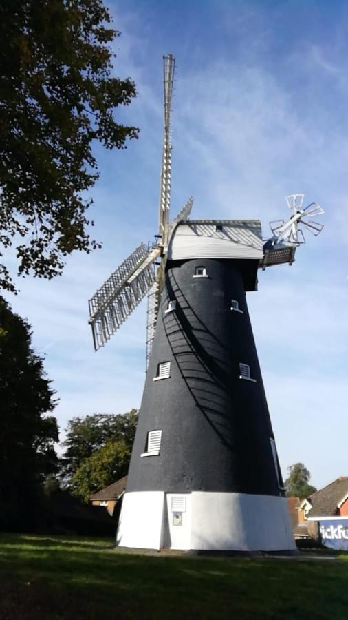 Many Worlds Meet - Eurostar, Wimbledon 30 Mins, Central London, Gatwick 15 Mins - Spacious, Sleeps Up To 16 Plus Cot - Free Wifi, Parking - Next To Lloyd Park, Great For Families, Walkers, Relocators - Ideal For Contractors 크로이던 외부 사진