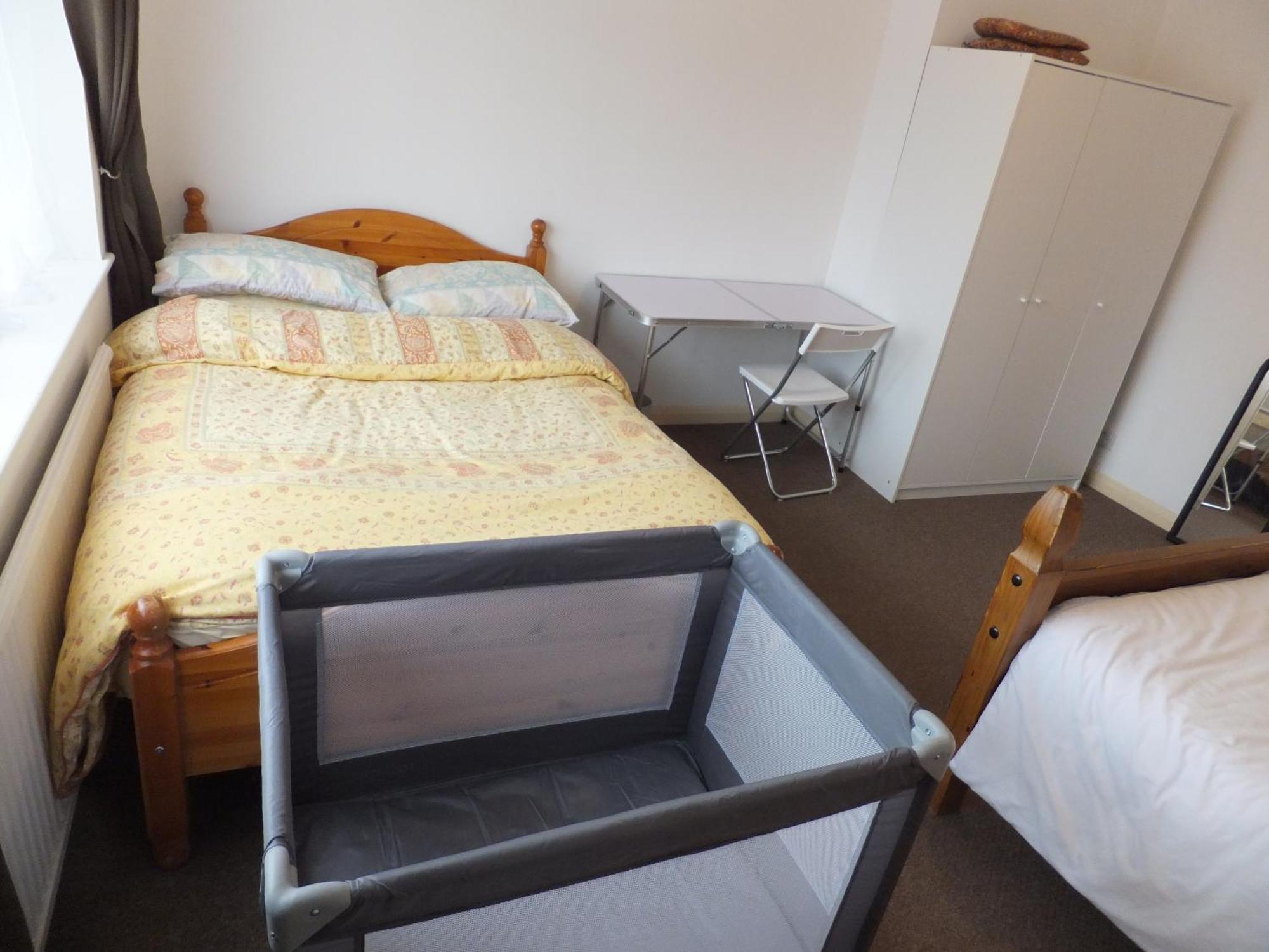 Many Worlds Meet - Eurostar, Wimbledon 30 Mins, Central London, Gatwick 15 Mins - Spacious, Sleeps Up To 16 Plus Cot - Free Wifi, Parking - Next To Lloyd Park, Great For Families, Walkers, Relocators - Ideal For Contractors 크로이던 외부 사진